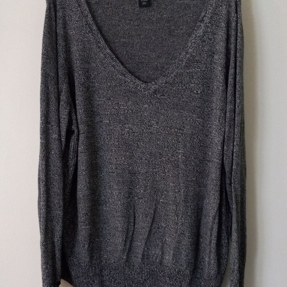 Lane Bryant 22-24 long sleeve v-neck top